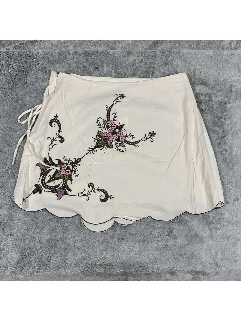 Anthropologie Women’s Size 12 Scalloped Floral-Embroidered Mini Wrap Skirt